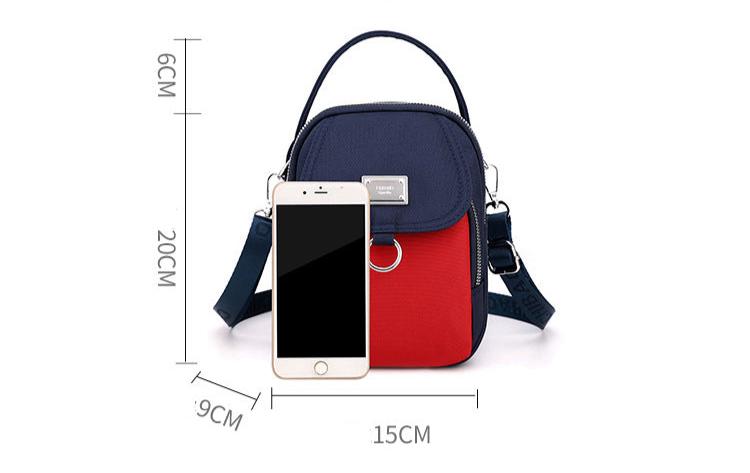Size chart of the shoulder bag next to a smartphone: 20 cm high, 15 cm wide, 9 cm deep