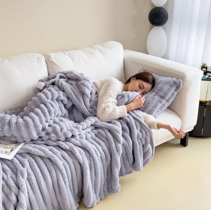 Double-Sided Bubble Velvet Faux Fur Blanket (photo 5)