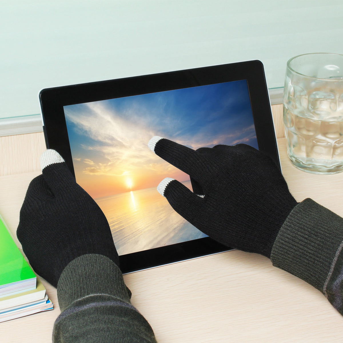 Unisex Touchscreen Knit Gloves (photo 4)