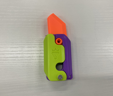 3D-Printed Carrot-Shaped Fidget Toy with Retractable Plastic Blade (photo 12)