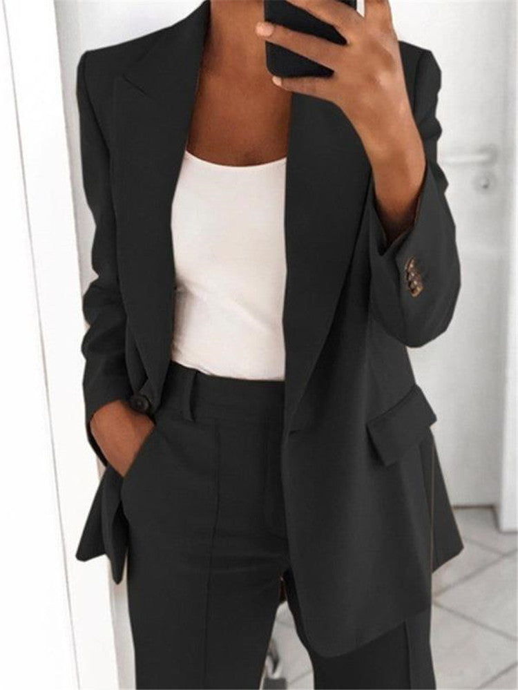 Women's Two-Piece Suit: One-Button Blazer and Slim Trousers (photo 4)