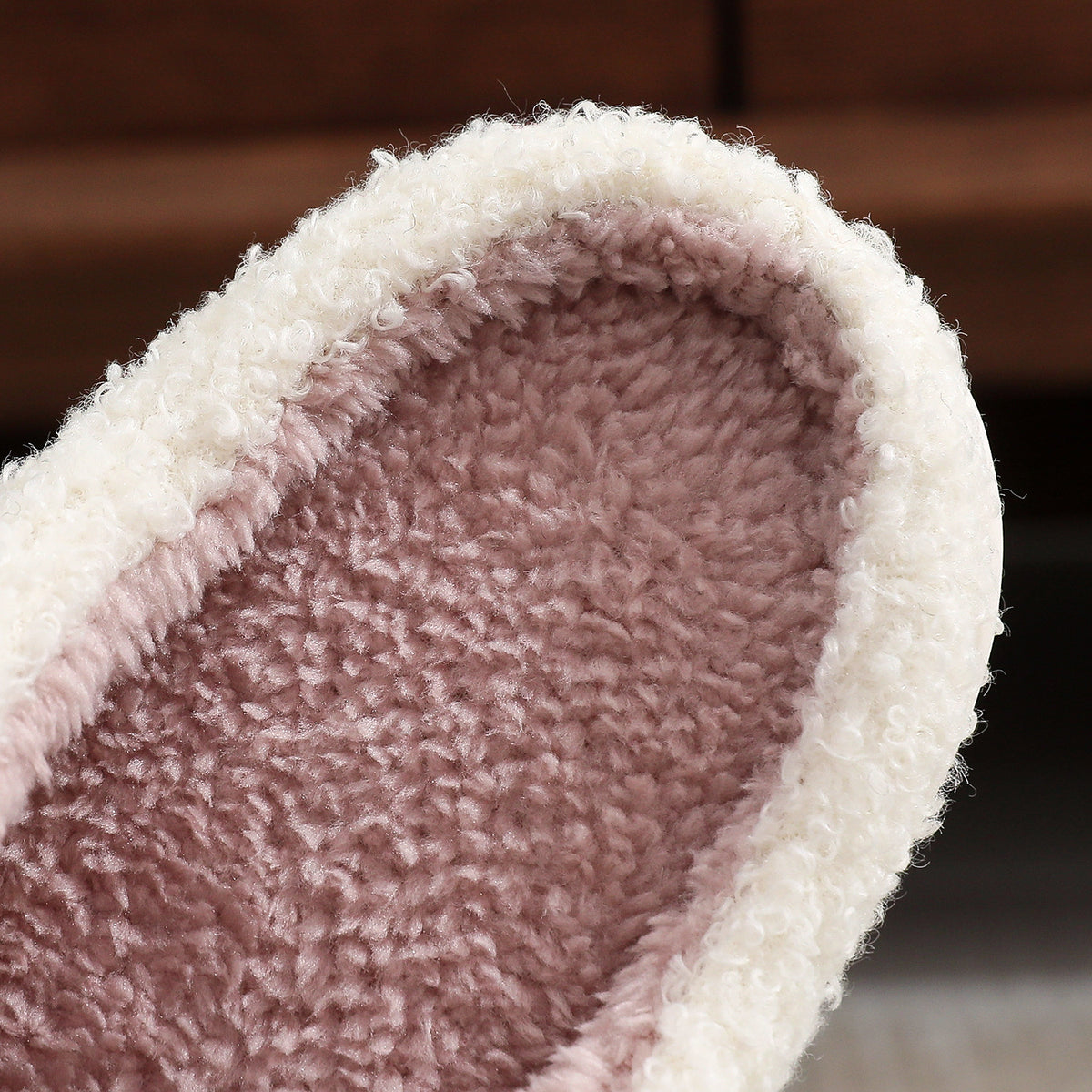 Christmas Plaid Santa Plush Slippers (photo 6)