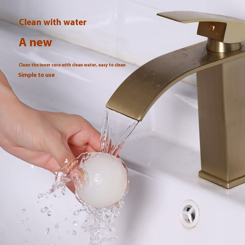 Reusable Gel Lint and Pet Hair Remover Ball (photo 6)