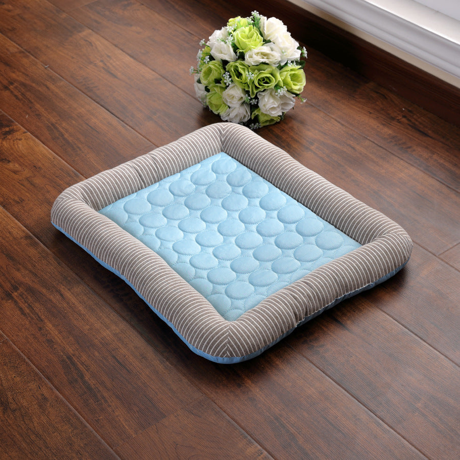 Ice Silk Pet Cooling Pad for Dogs and Cats (photo 3)