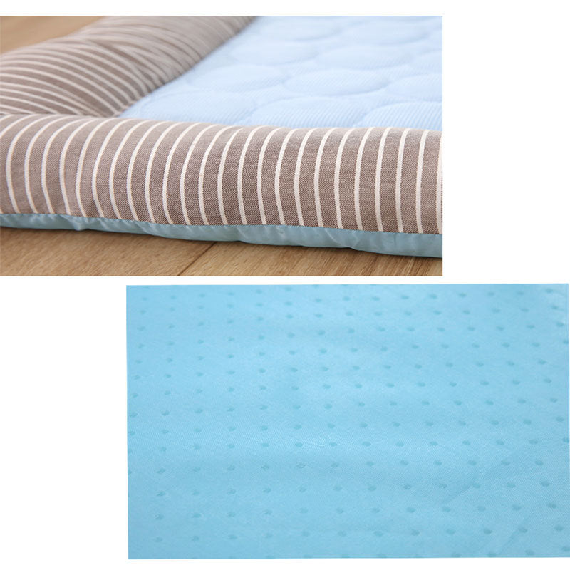 Ice Silk Pet Cooling Pad for Dogs and Cats (photo 5)