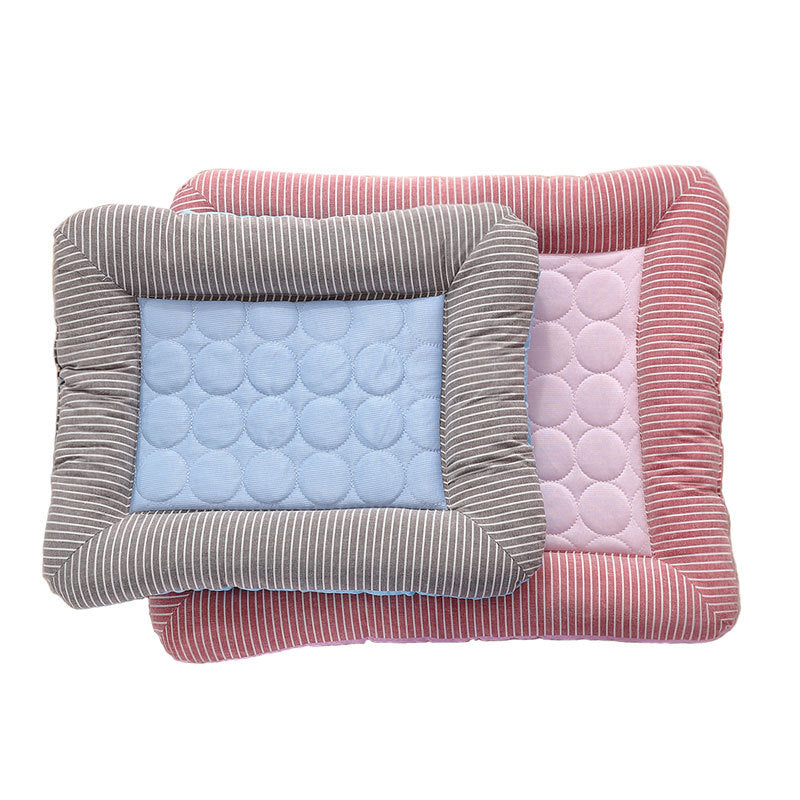 Ice Silk Pet Cooling Pad for Dogs and Cats (photo 4)
