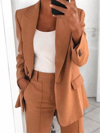 Women's Two-Piece Suit: One-Button Blazer and Slim Trousers (photo 2)