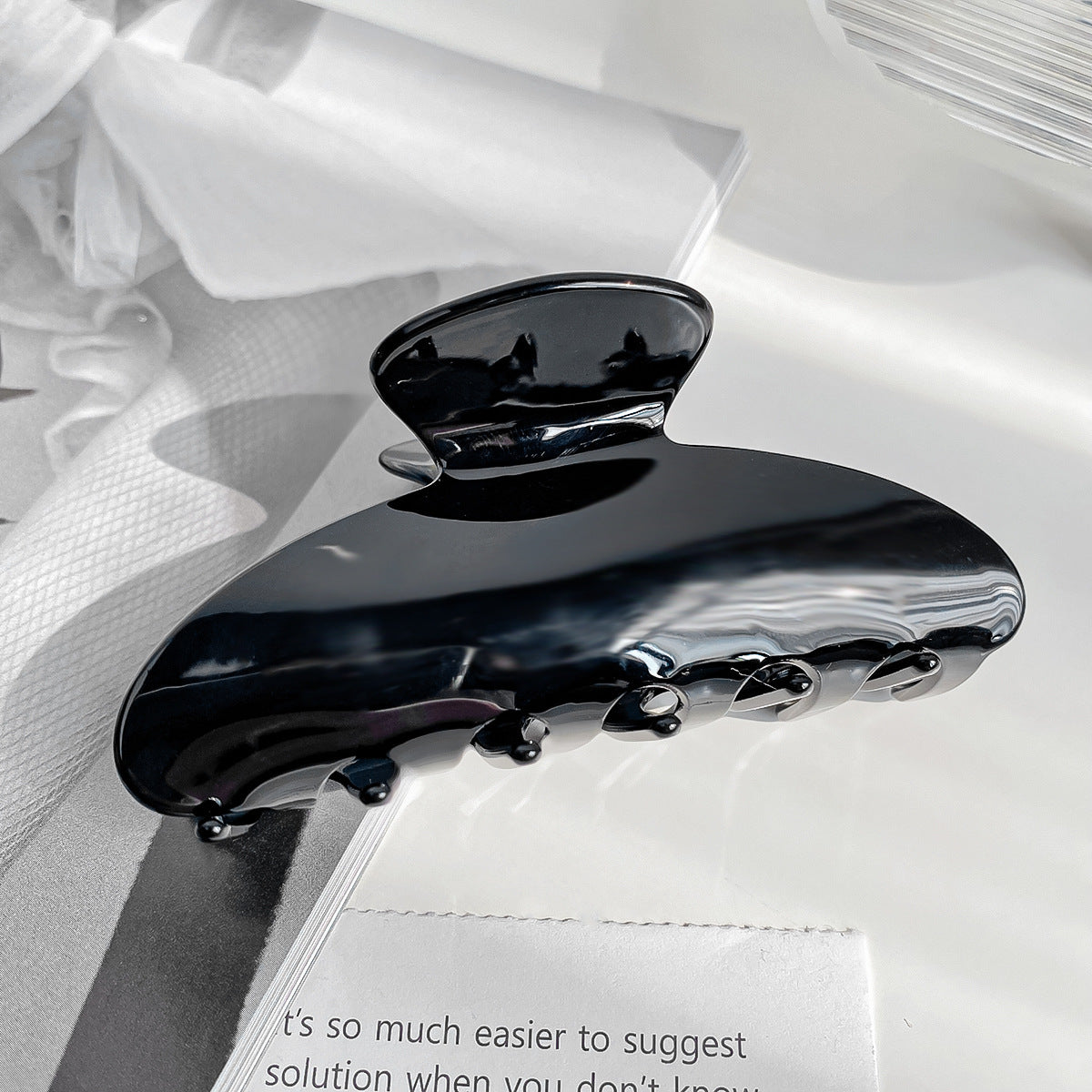 Acrylic Claw Hair Clip - Black (photo 1)