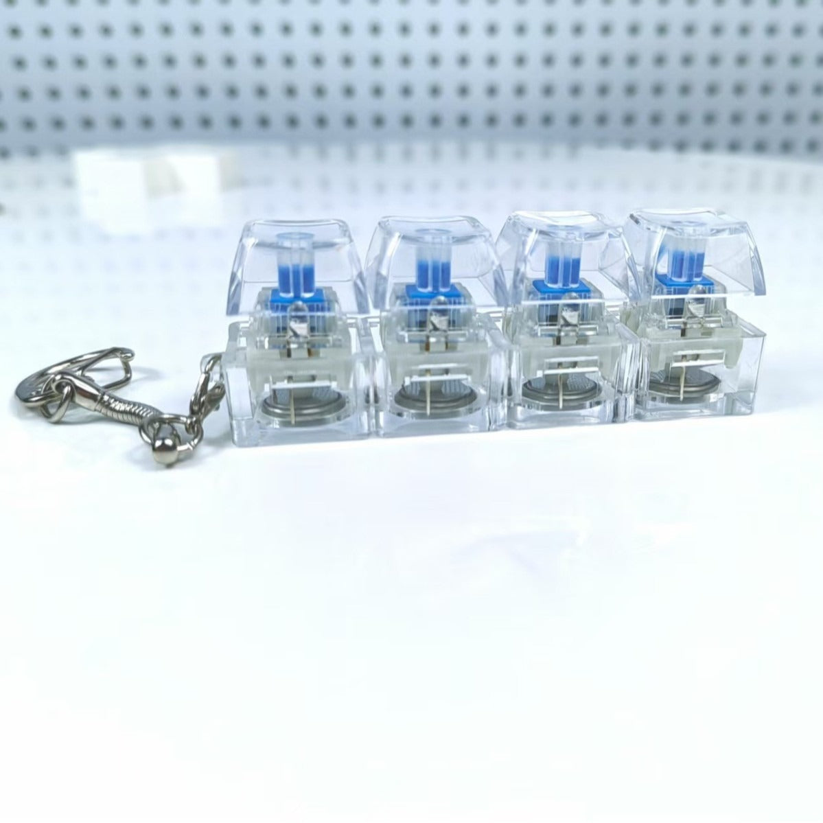 4-Key Clicker Keychain with Light (photo 4)