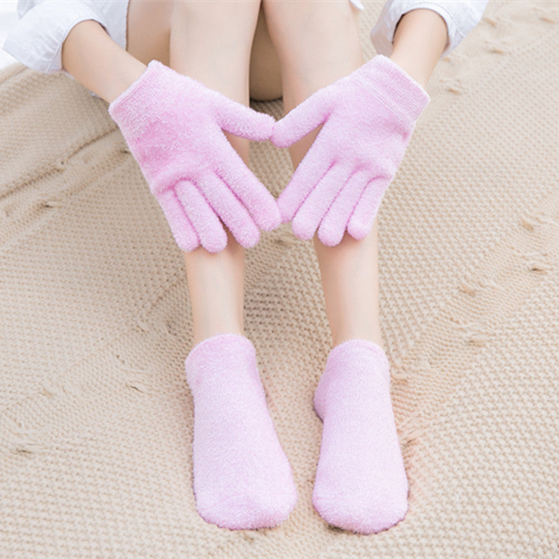 Moisturizing Gel Spa Gloves or Socks (photo 2)