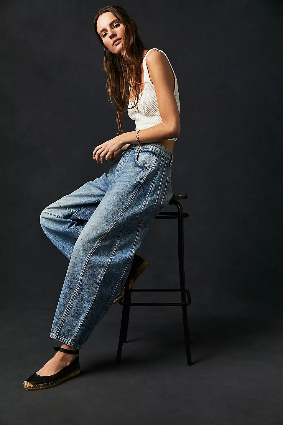 Women's Mid-Rise Wide-Leg Barrel Jeans (photo 27)