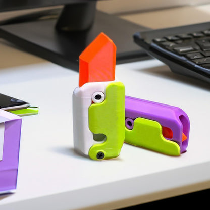 3D-Printed Carrot-Shaped Fidget Toy with Retractable Plastic Blade (photo 4)