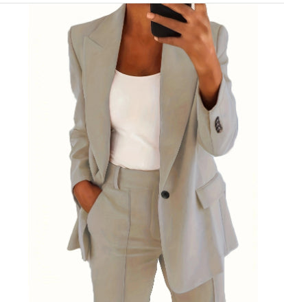 Women's Two-Piece Suit: One-Button Blazer and Slim Trousers (photo 10)