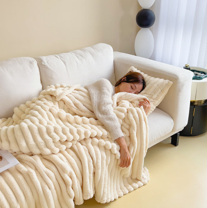 Double-Sided Bubble Velvet Faux Fur Blanket (photo 3)
