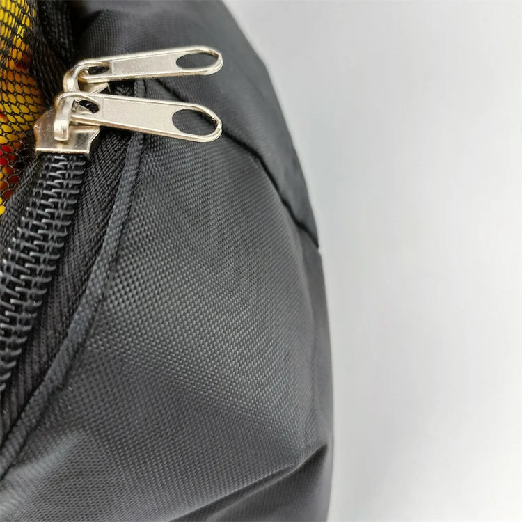 Close-up of the double metal zipper on the black bottom compartment