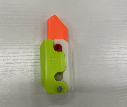 3D-Printed Carrot-Shaped Fidget Toy with Retractable Plastic Blade (photo 20)