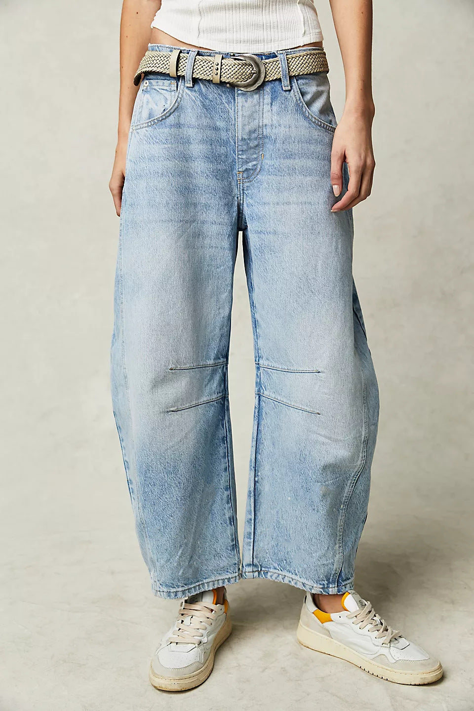 Women's Mid-Rise Wide-Leg Barrel Jeans (photo 20)