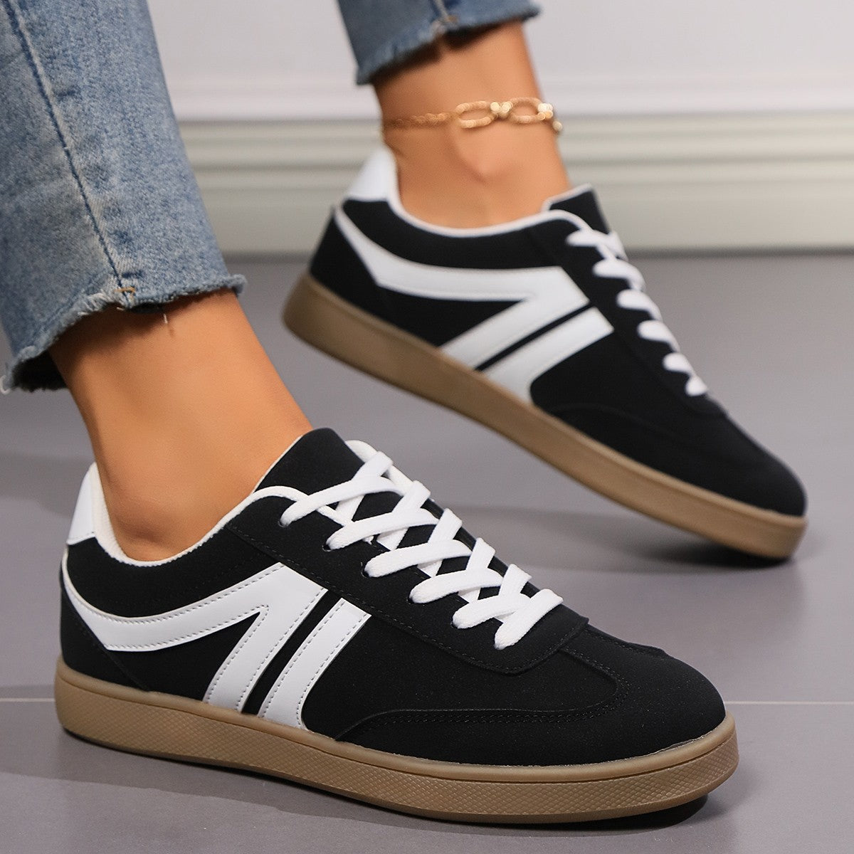 Women's Lace-Up Round-Toe Sporty Flats (photo 2)
