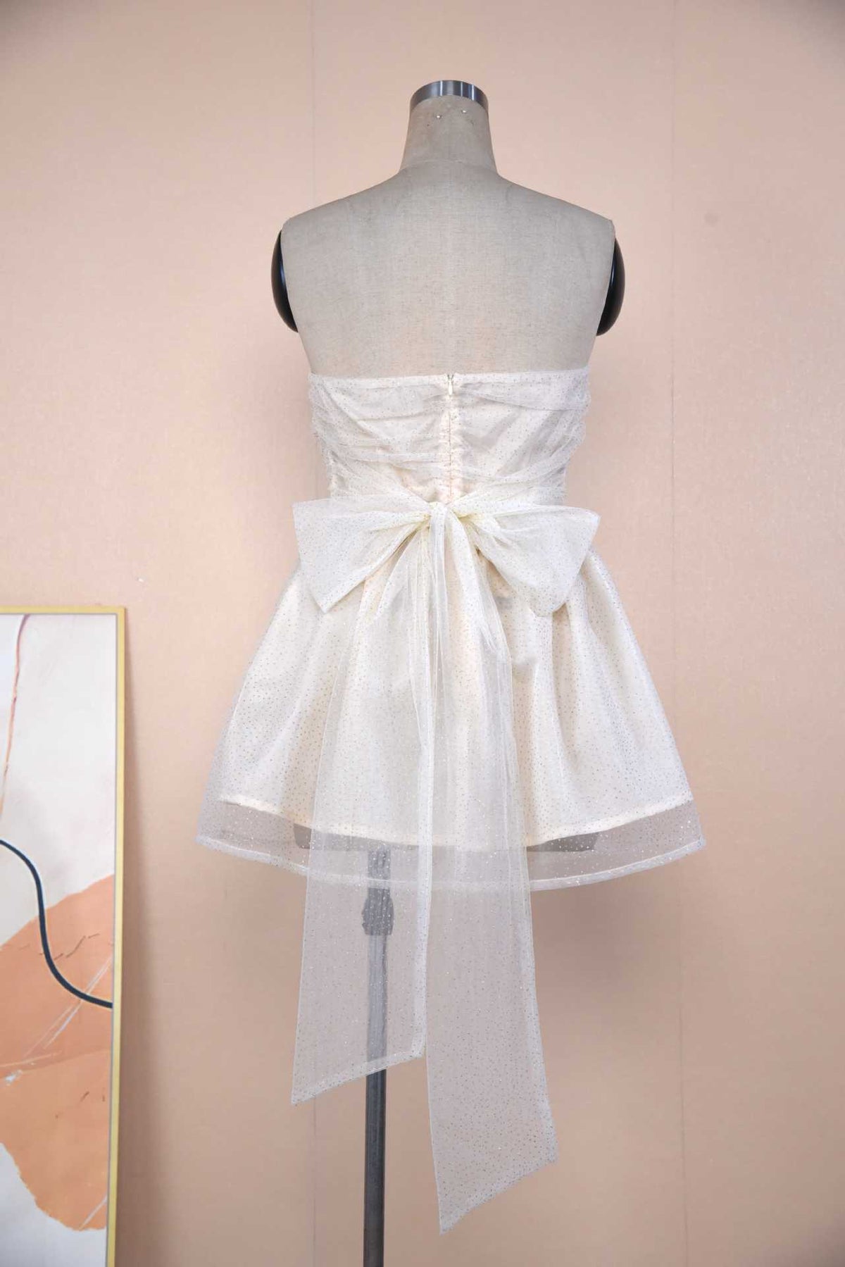 Women's Lace Strapless Mini Dress with Back Bow (photo 10)