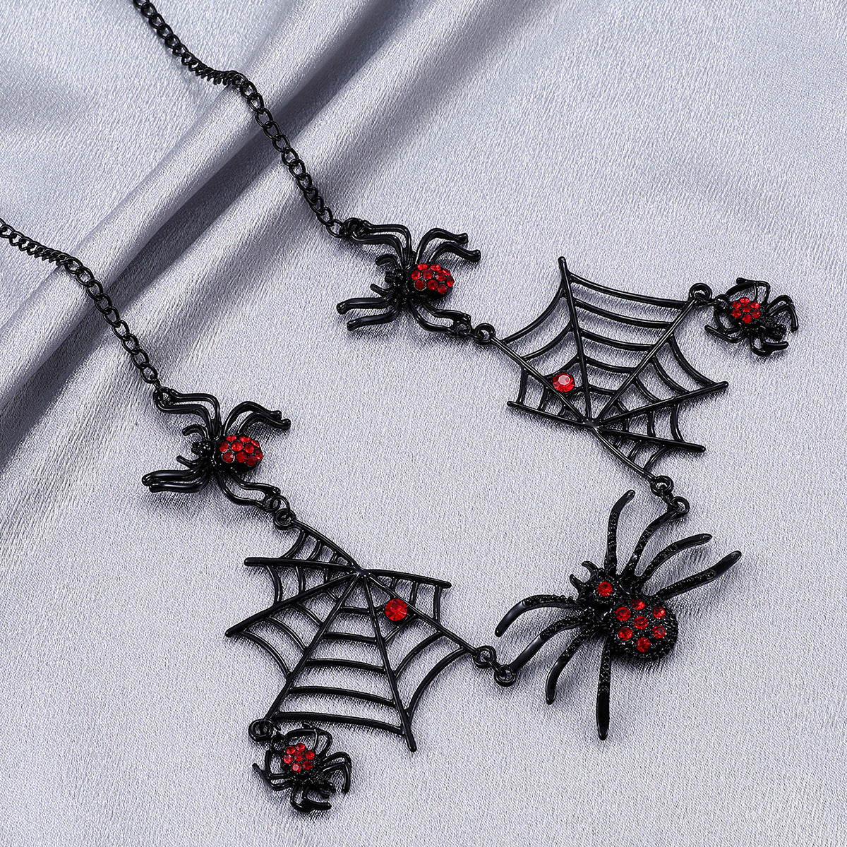 Halloween Spider and Web Necklace (photo 2)