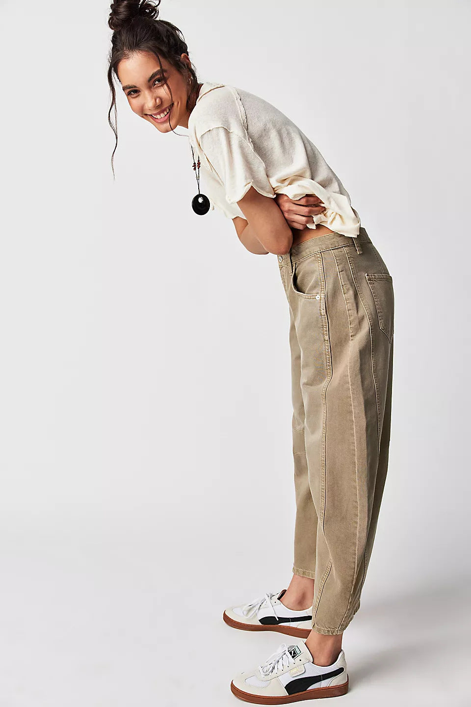 Women's Mid-Rise Wide-Leg Barrel Jeans (photo 34)