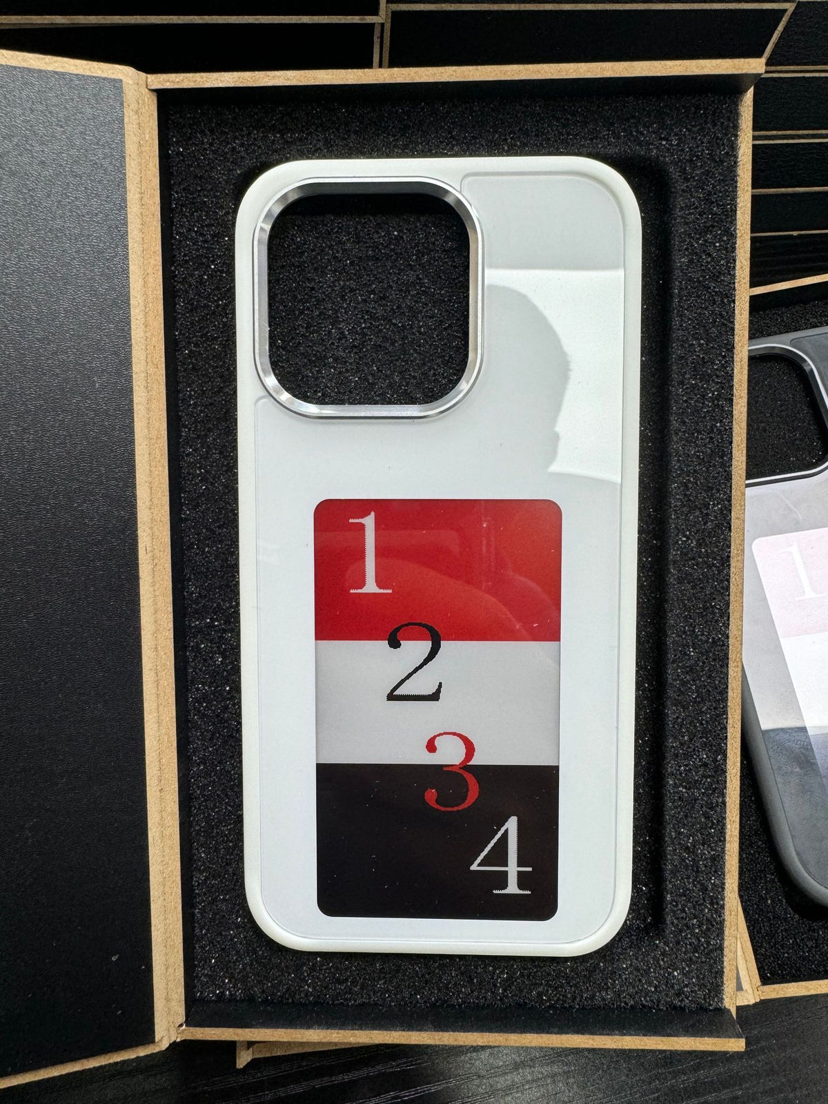 E-Ink NFC Customizable Phone Case for iPhone (photo 11)