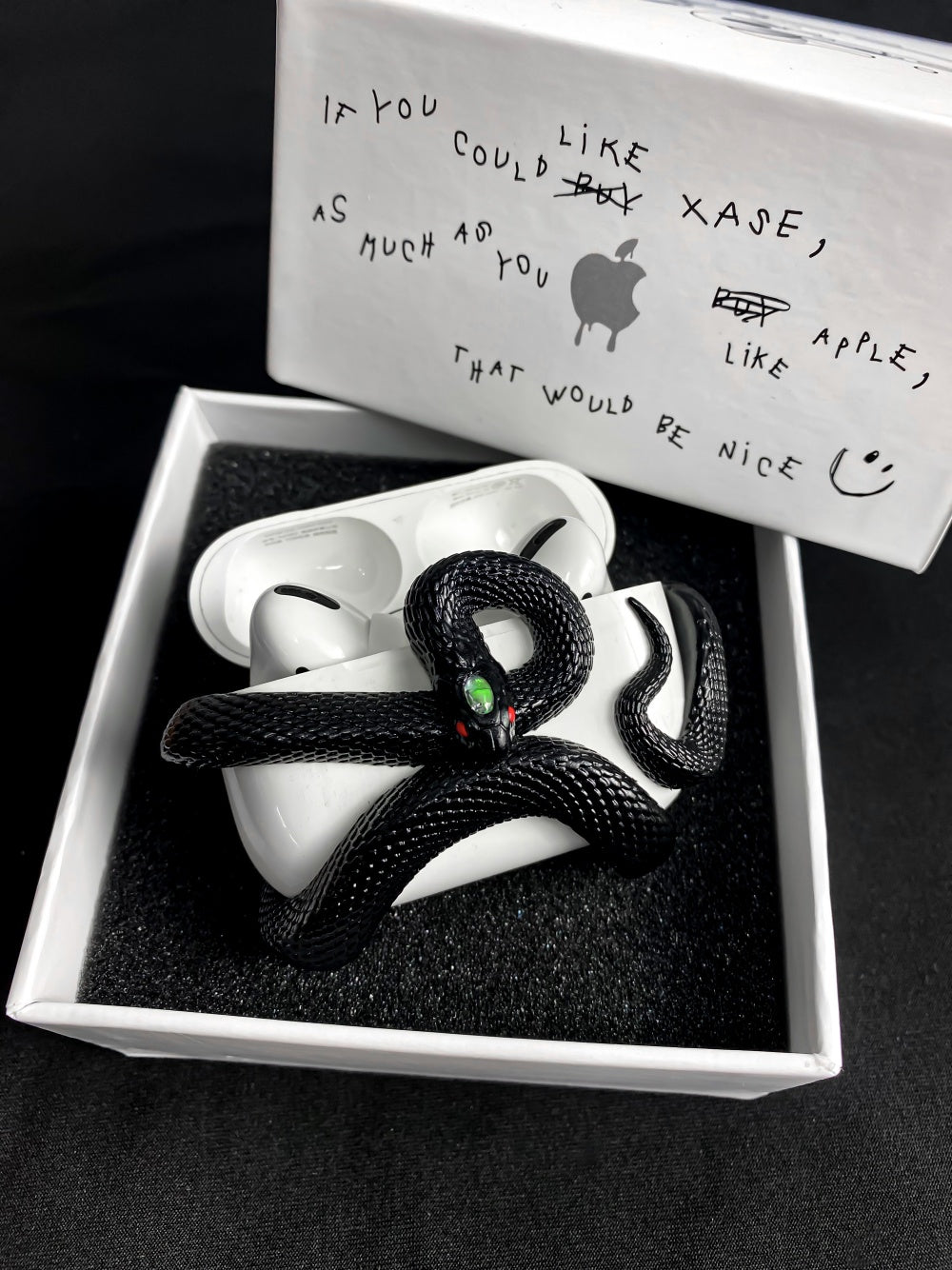 Snake-Shaped Earbud Case Compatible with AirPods (photo 4)
