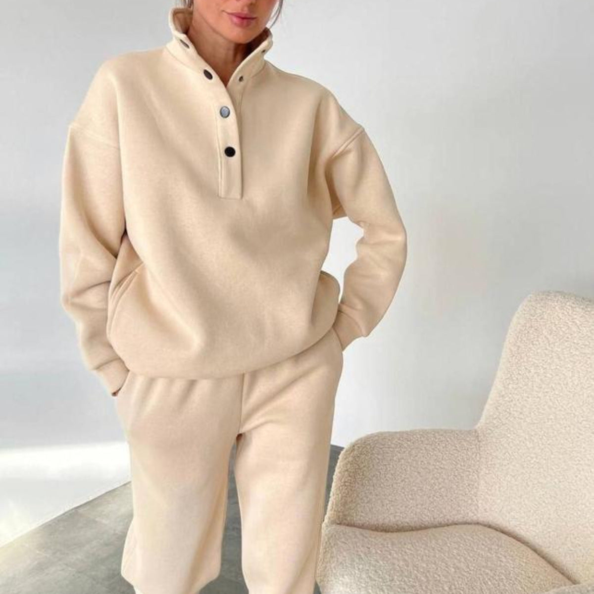 Women's Oversized Hoodie and Pants Set (photo 2)