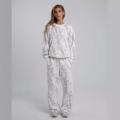 Women's Camo Leaf Print Hoodie and Pants Set (photo 3)