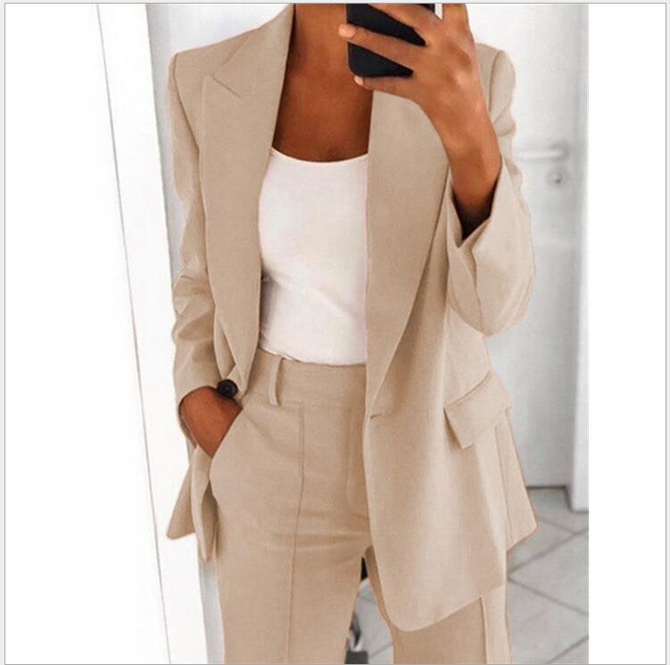 Women's Two-Piece Suit: One-Button Blazer and Slim Trousers (photo 3)