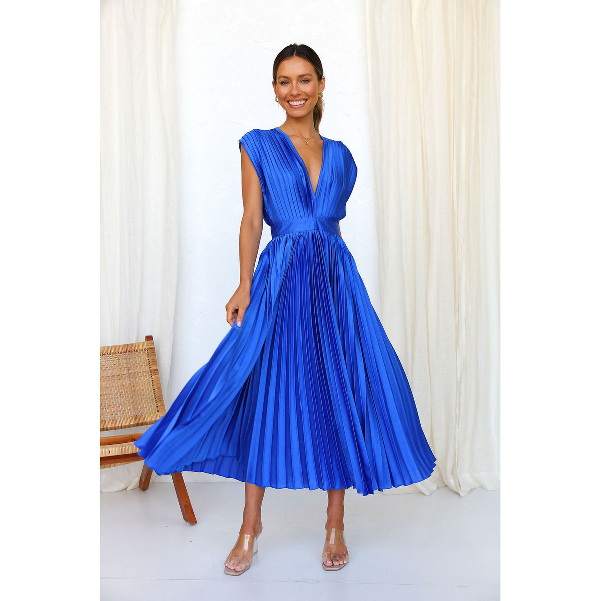 Women's V-Neck Pleated Sleeveless Dress with Zipper (photo 5)