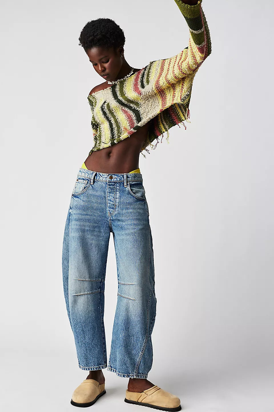 Women's Mid-Rise Wide-Leg Barrel Jeans (photo 30)