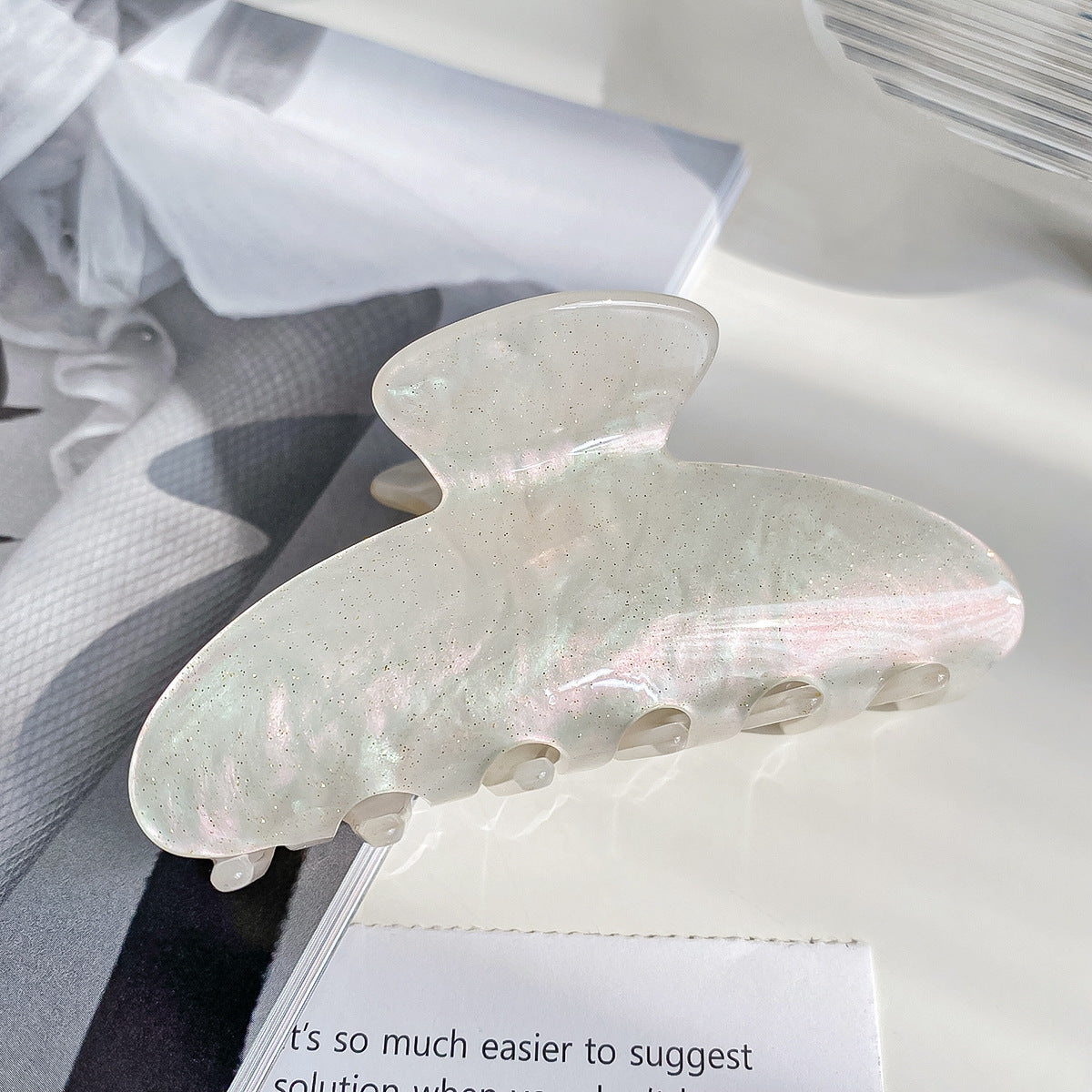 Acrylic Claw Hair Clip - Mermaid White (photo 2)